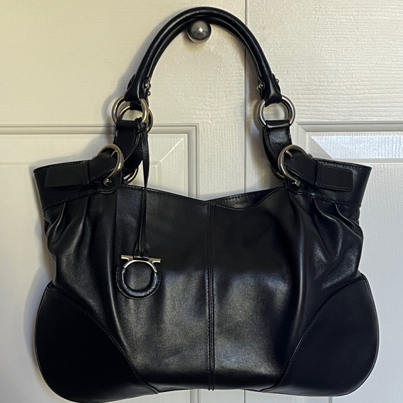 Beautiful Salvatore Ferragamo Leather Handbag - Picture 1 of 6